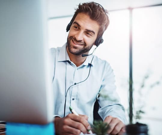 Technicien-conseil en rendez-vous chez un client
